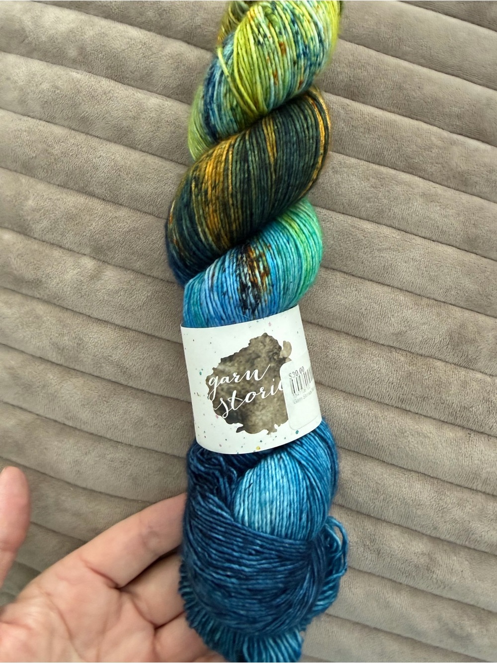 Garn stories premium Hand-Dyed Blue & Green Yarn - Vibrant Multicolor Skein
